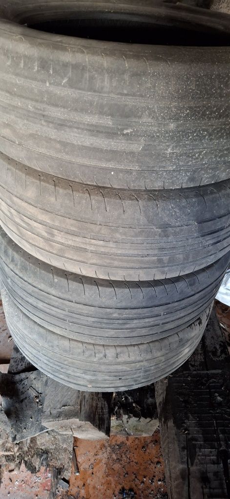 Продам шины Goodyear 4шт.  235/55/19. Цена за комплект 10000тг.