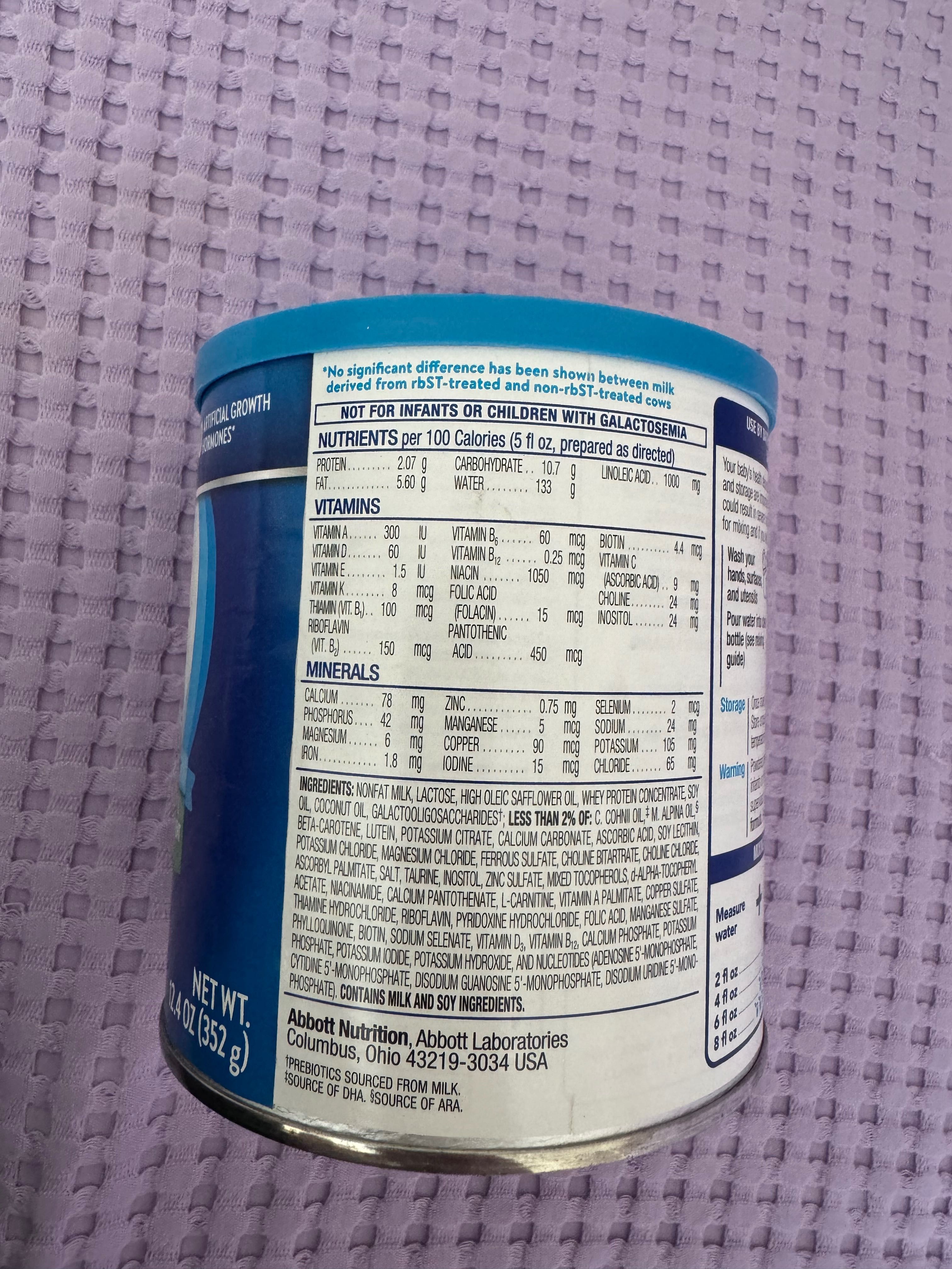 Similac Advance* молочная смесь в порошке с железом, ДГК и лютеином.