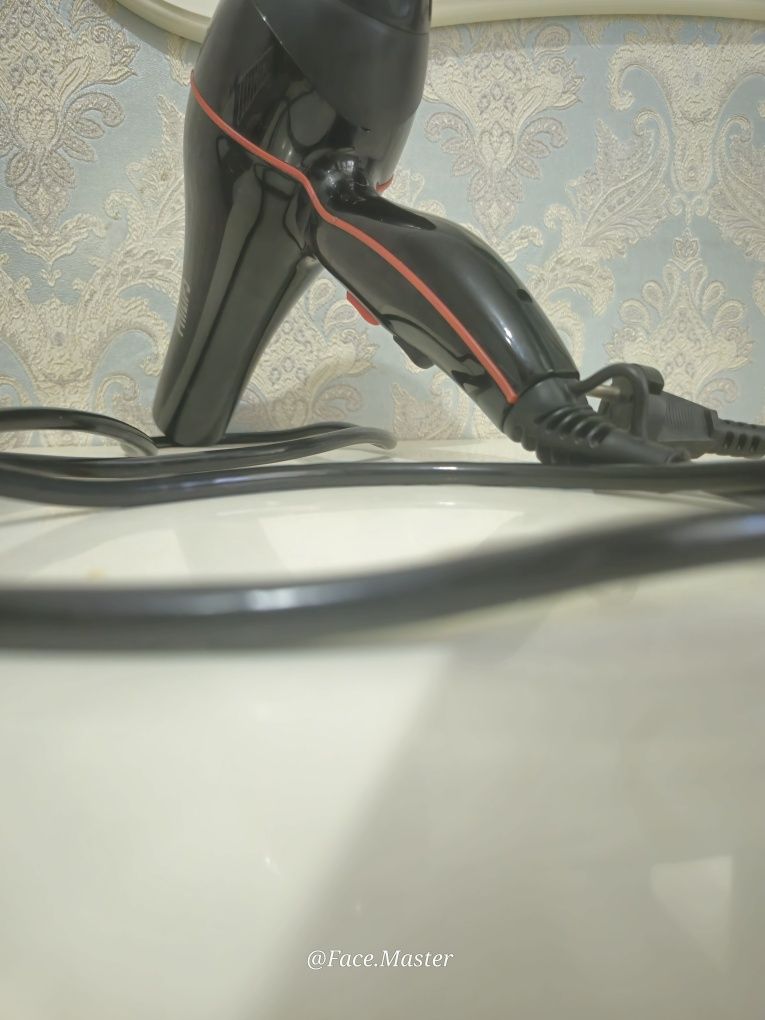 Продам фен Philips
