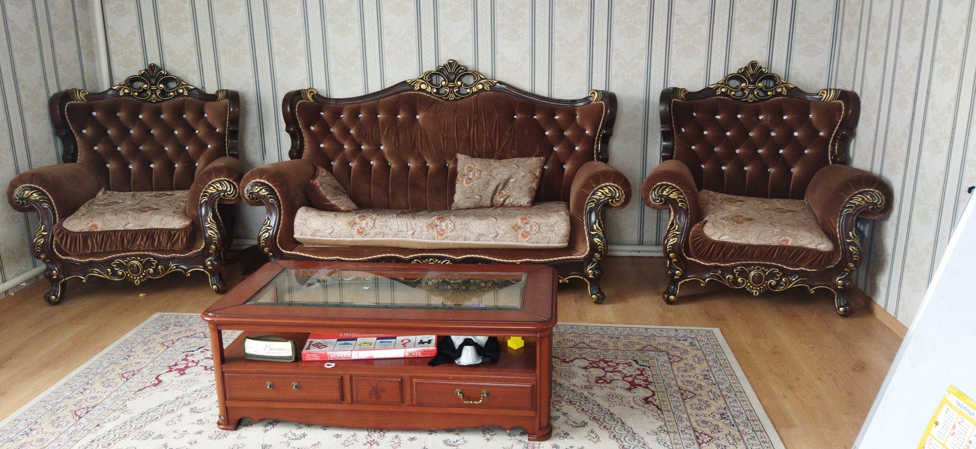 Продам диван с журнальным столиком