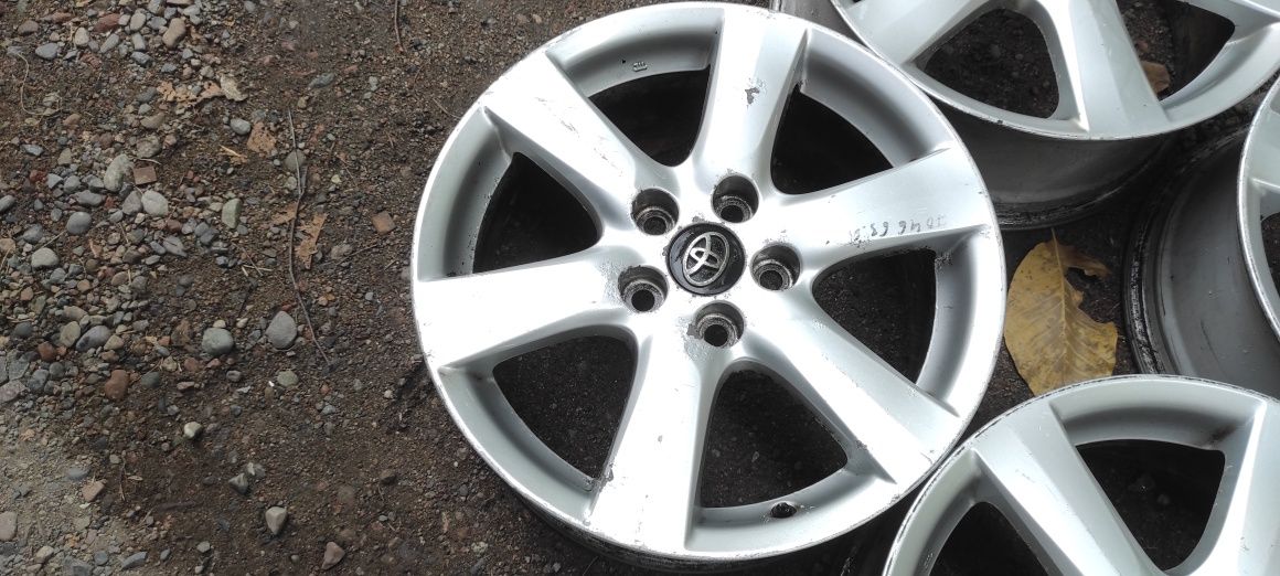 Комплект оригинальных дисков R17. Toyota