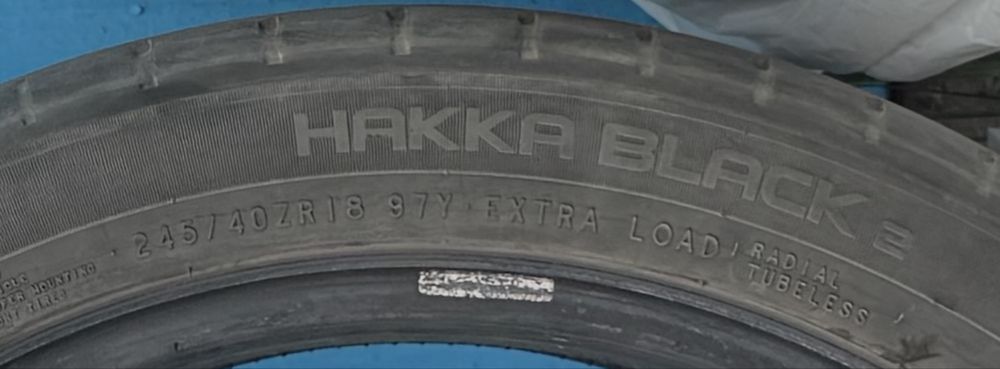 Летняя резина / Летние шины 245/40 R18 Nokian Hakka Black