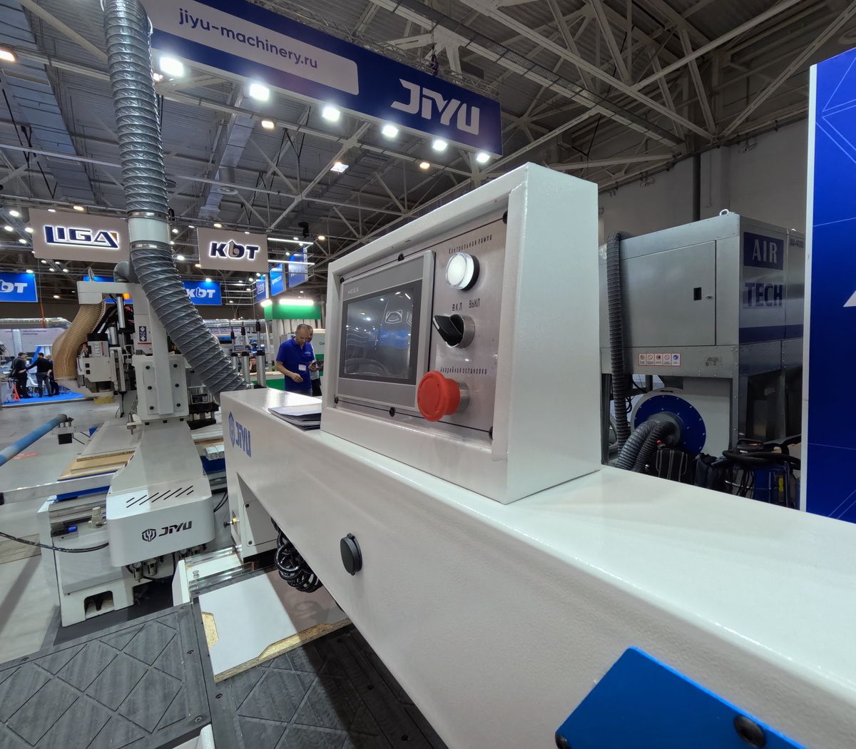 Торцевой сверлильно-присадочный станок с ЧПУ JIYU CS-550-2D