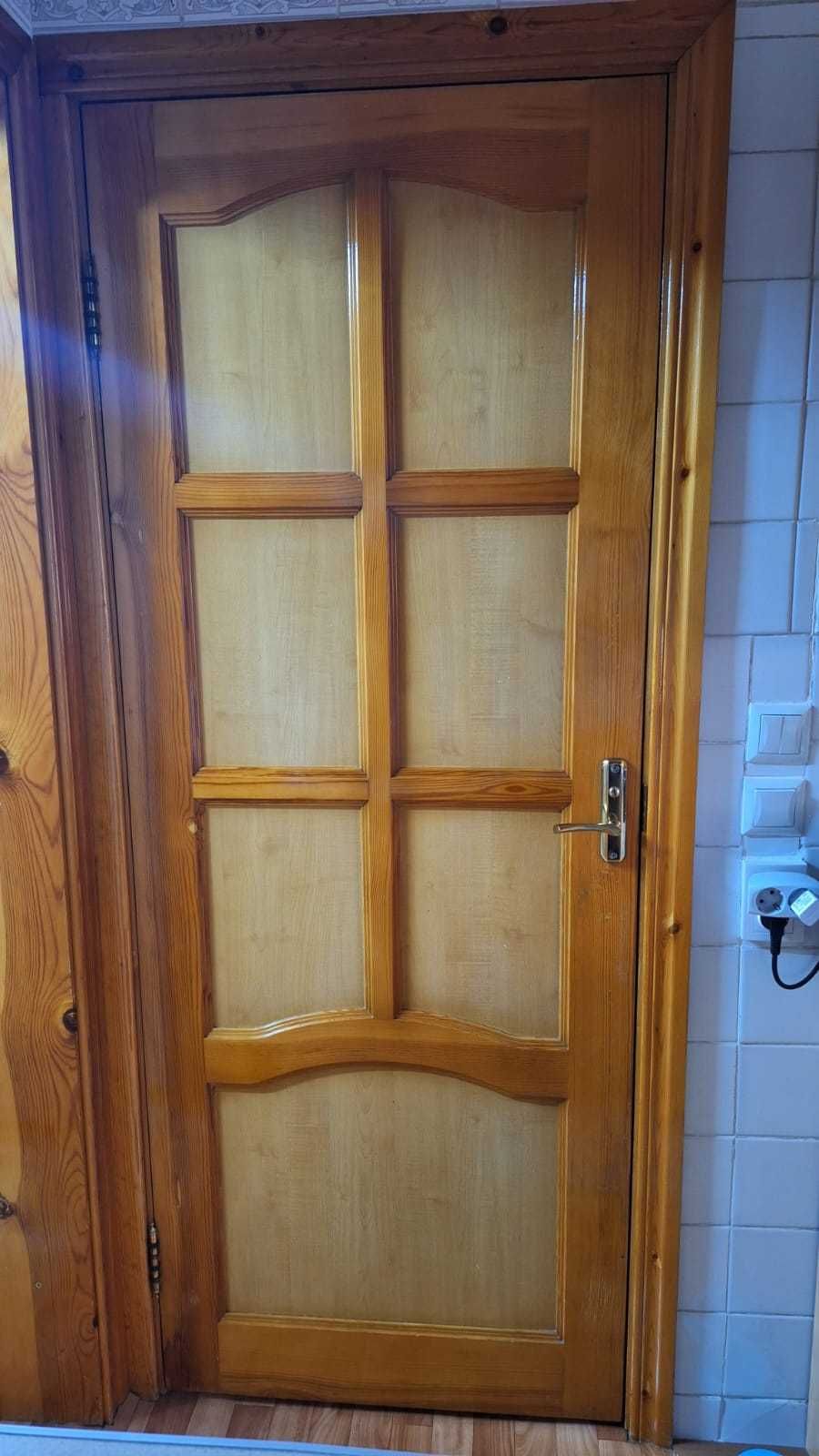 Межкомнатные деревянные двери 4 штуки