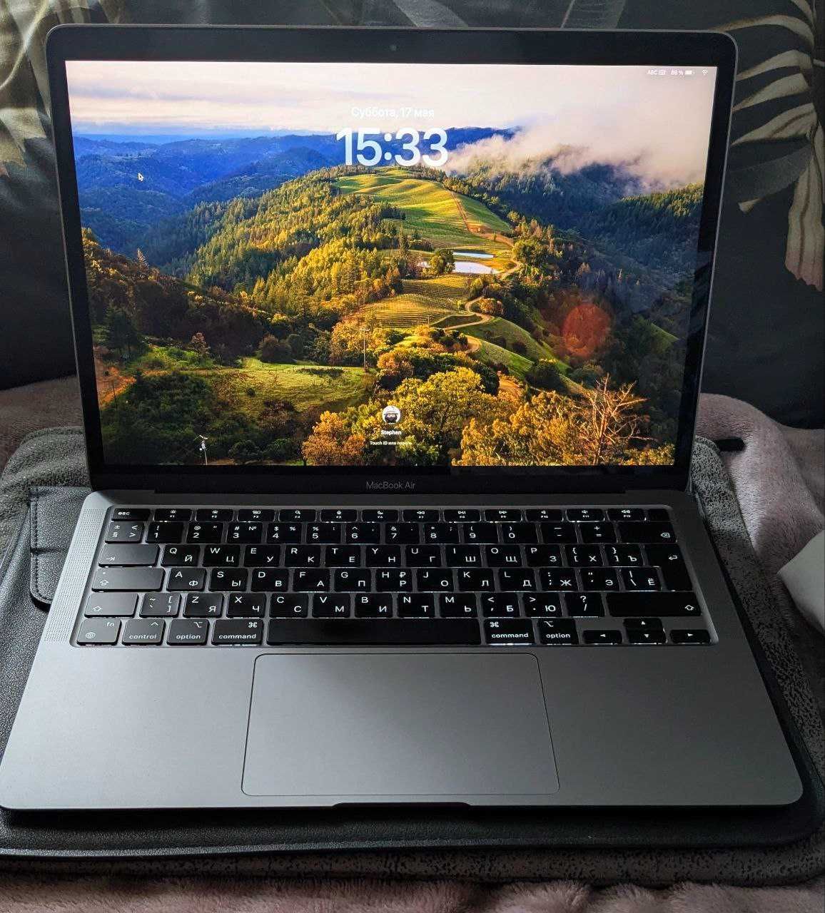 Продам Apple MacBook Air 13 2020 MGN63RU/A