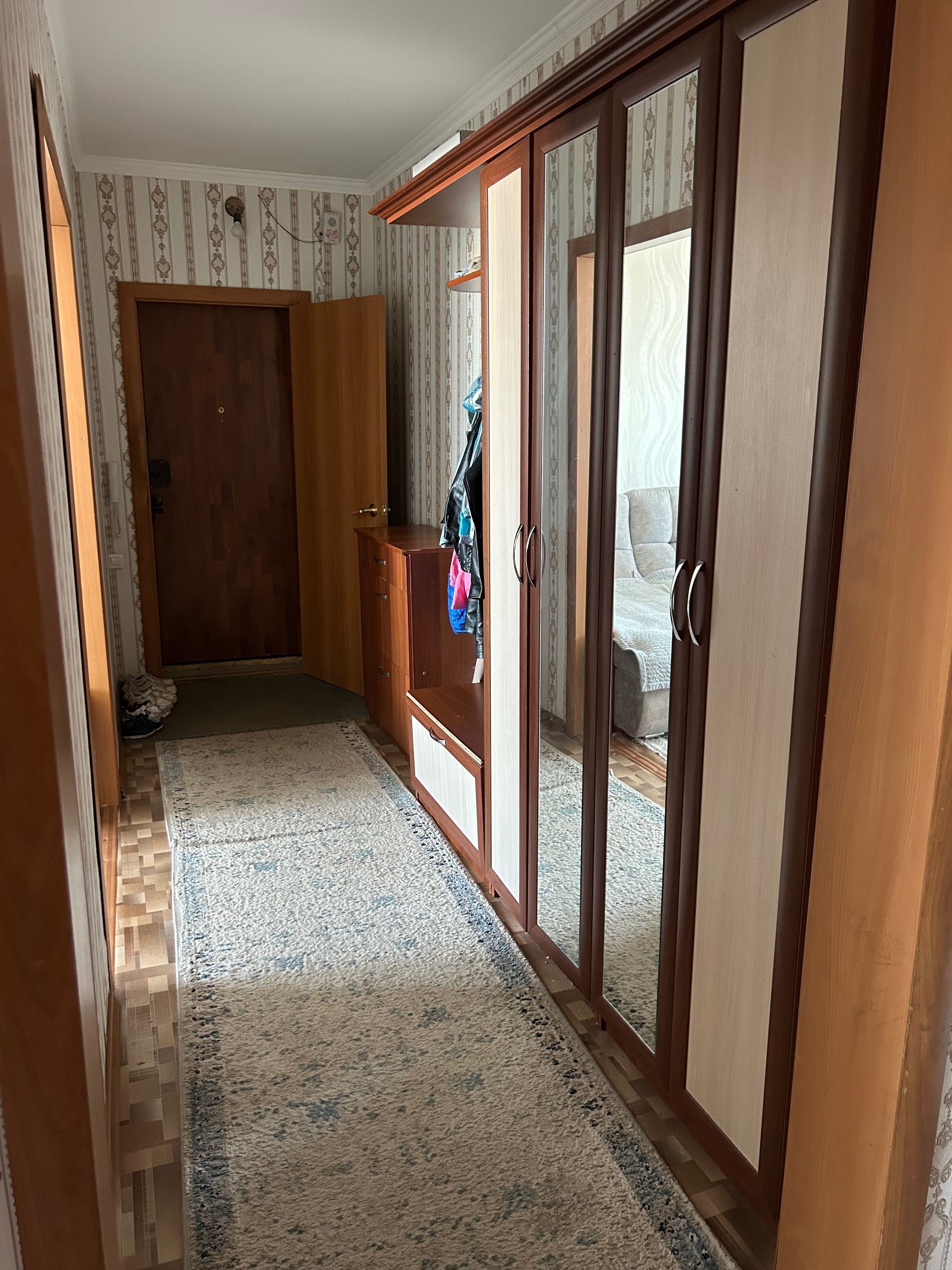 Продам в связи с переездом 4-х комнатную квартиру