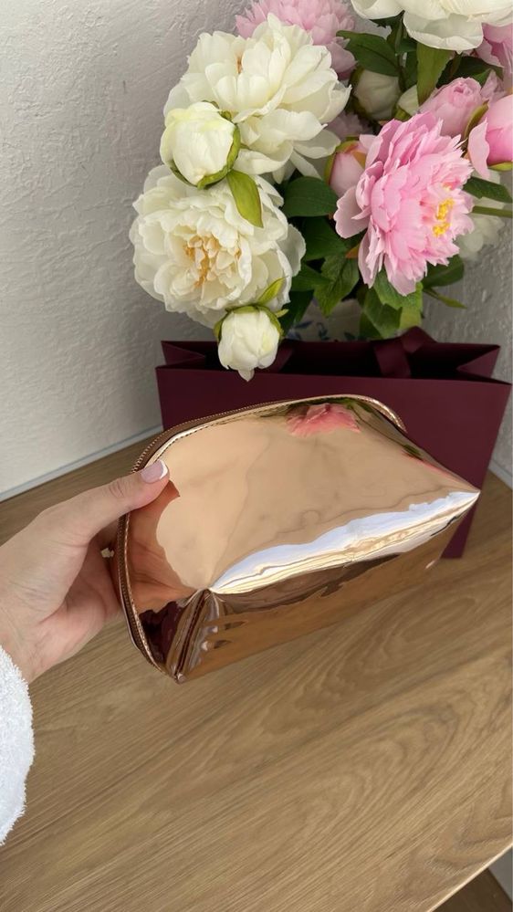 В наличии! Косметичка Charlotte Tilbury