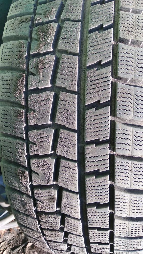 Продам шины 215/65/16 зимние липучка чисто японский