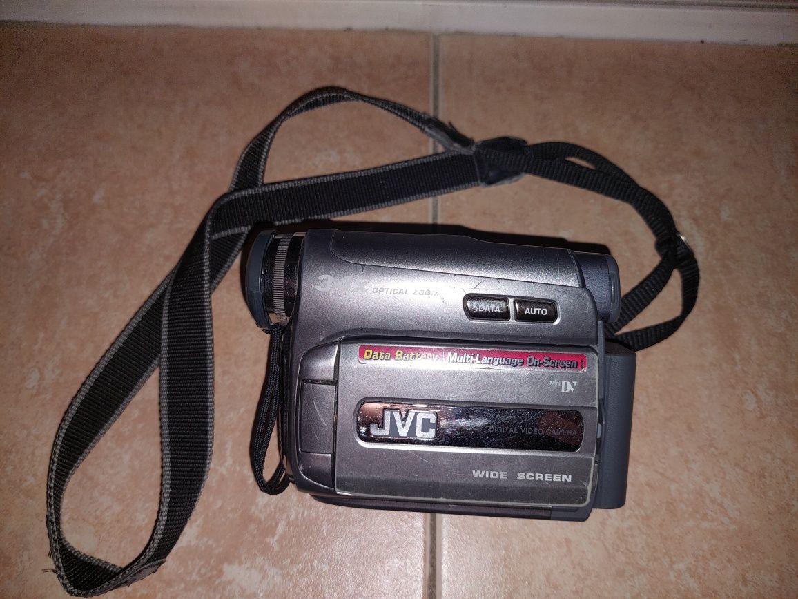 Видеокамера JVC MinDV 800X