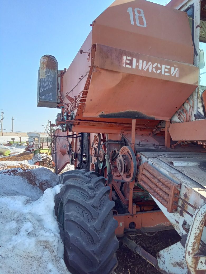 Комбайн Енисей 1200 на запчасти