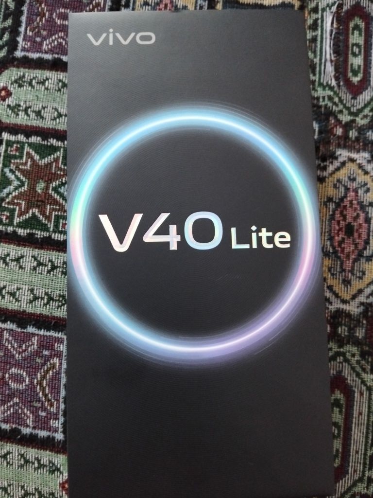 Продам телефон Виво V40 Lite