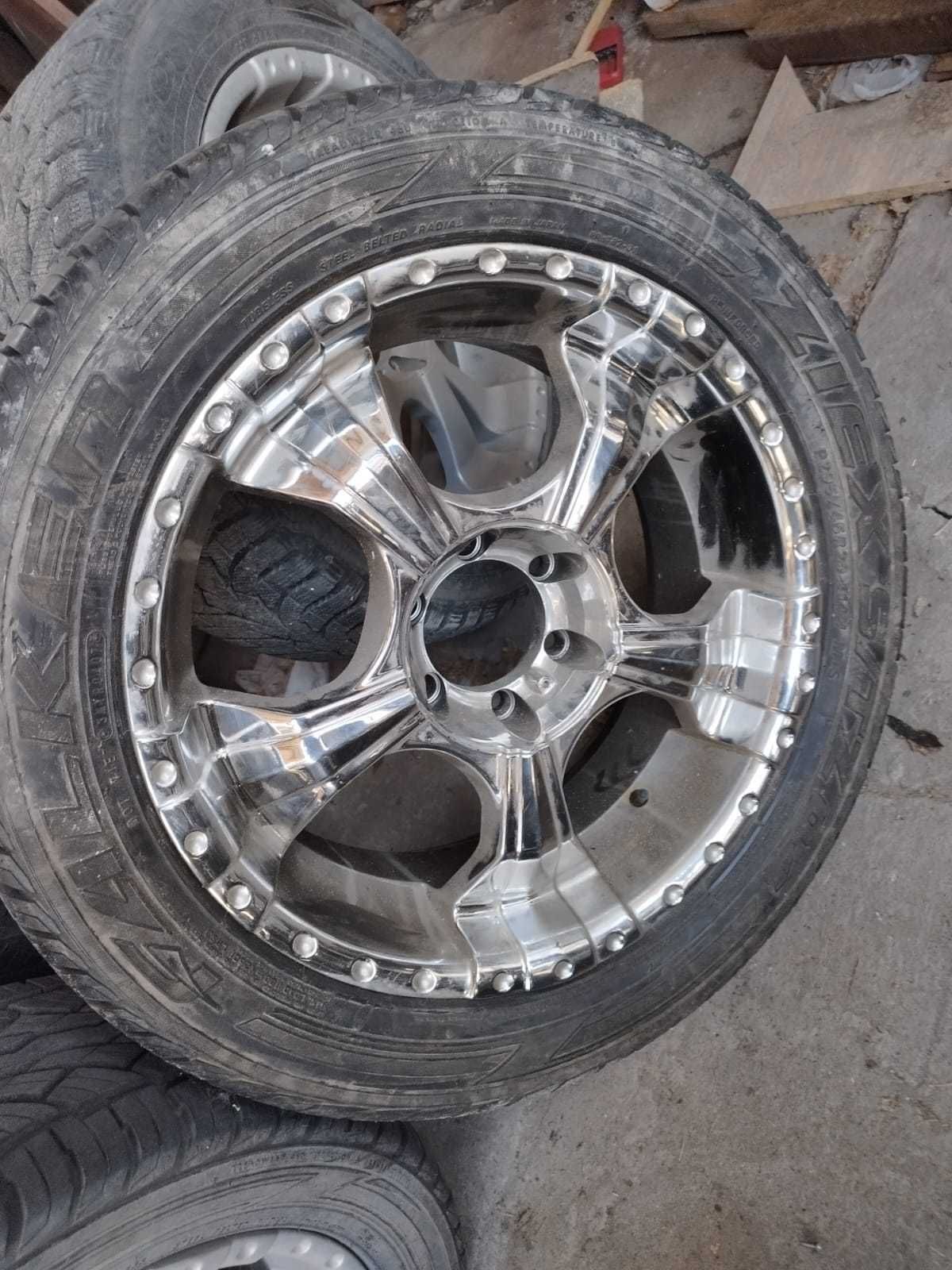 Продам шины с дисками 295*45*R20
