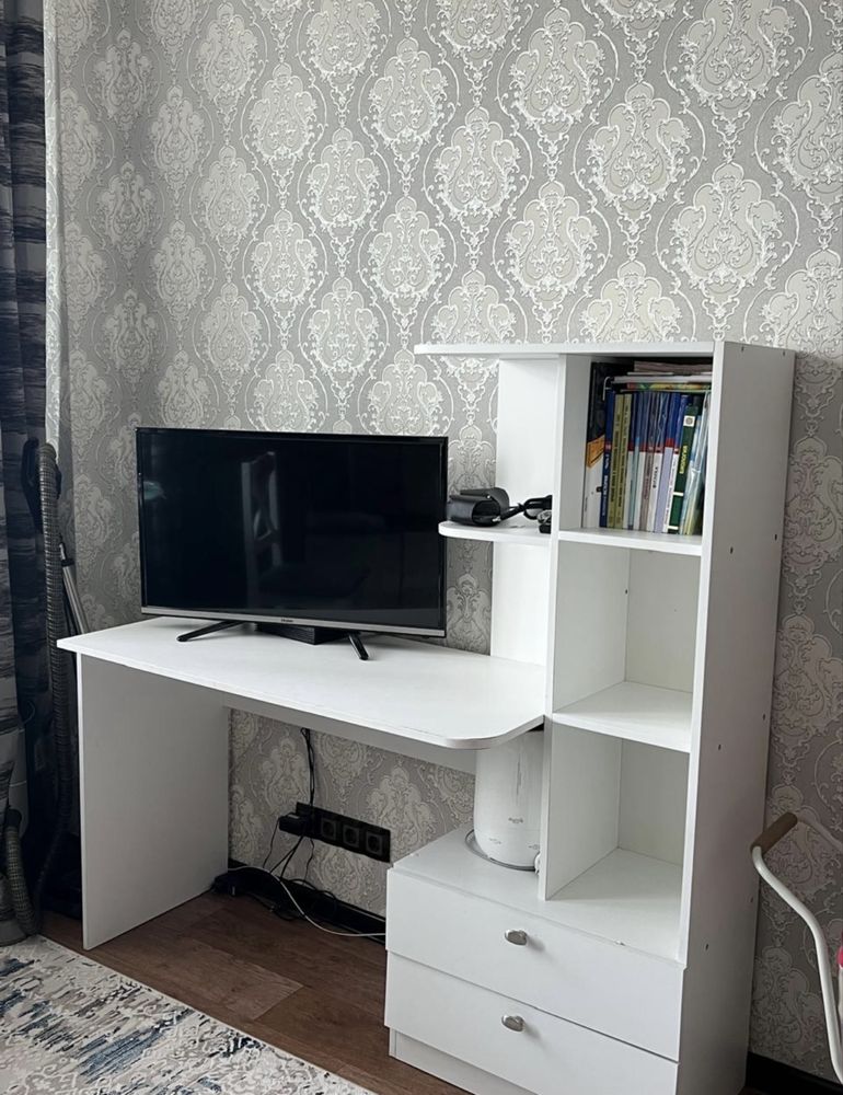 Продам парту, можно использовать как офисную