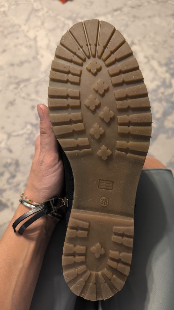 Продам женские сапоги Tommy Hilfiger 37,5 размер (24 см)