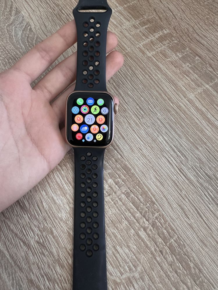 Apple Watch SE 40 мм