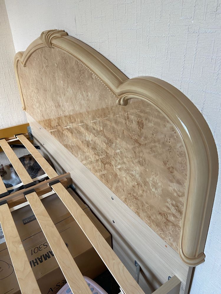 Продам двуспальную кровать