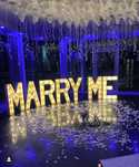 Буква Marry me с лампочкой с розеткой и с батарейкой