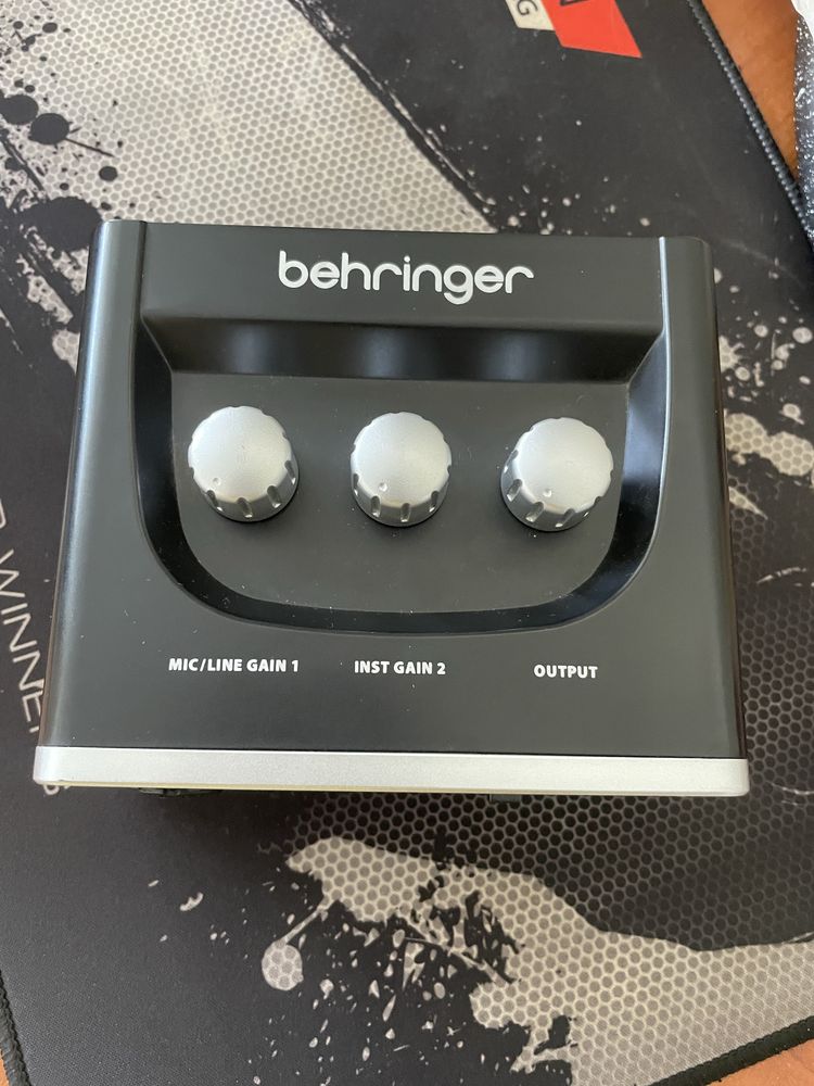 Звукавая карта behringer