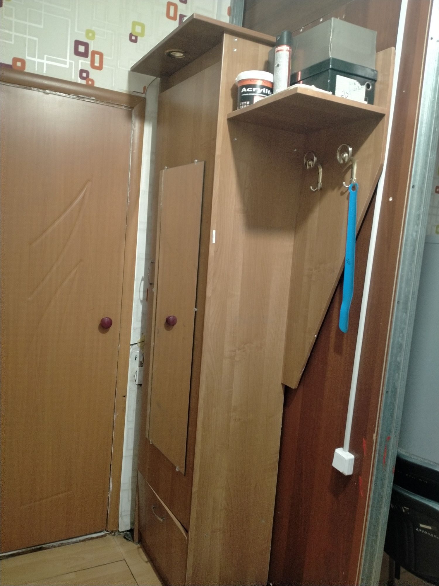 Продается шкаф для прихожей