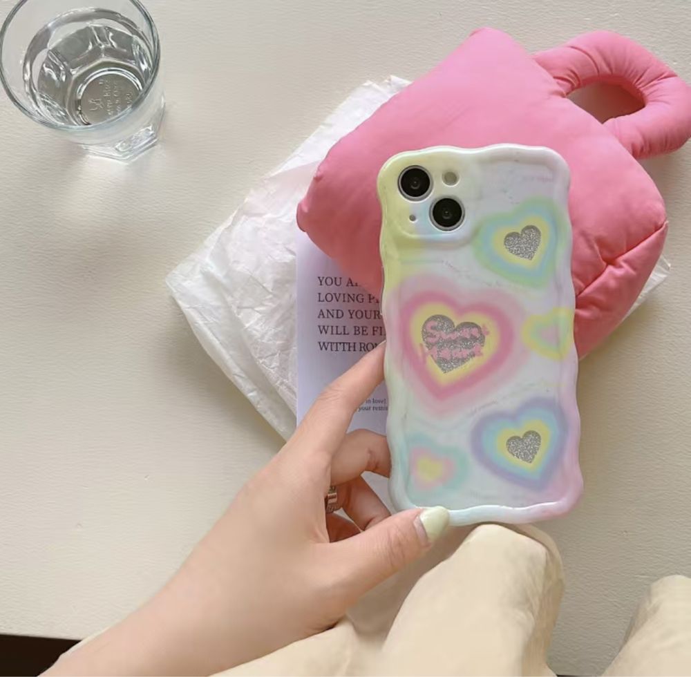 Чехлы на iPhone 13