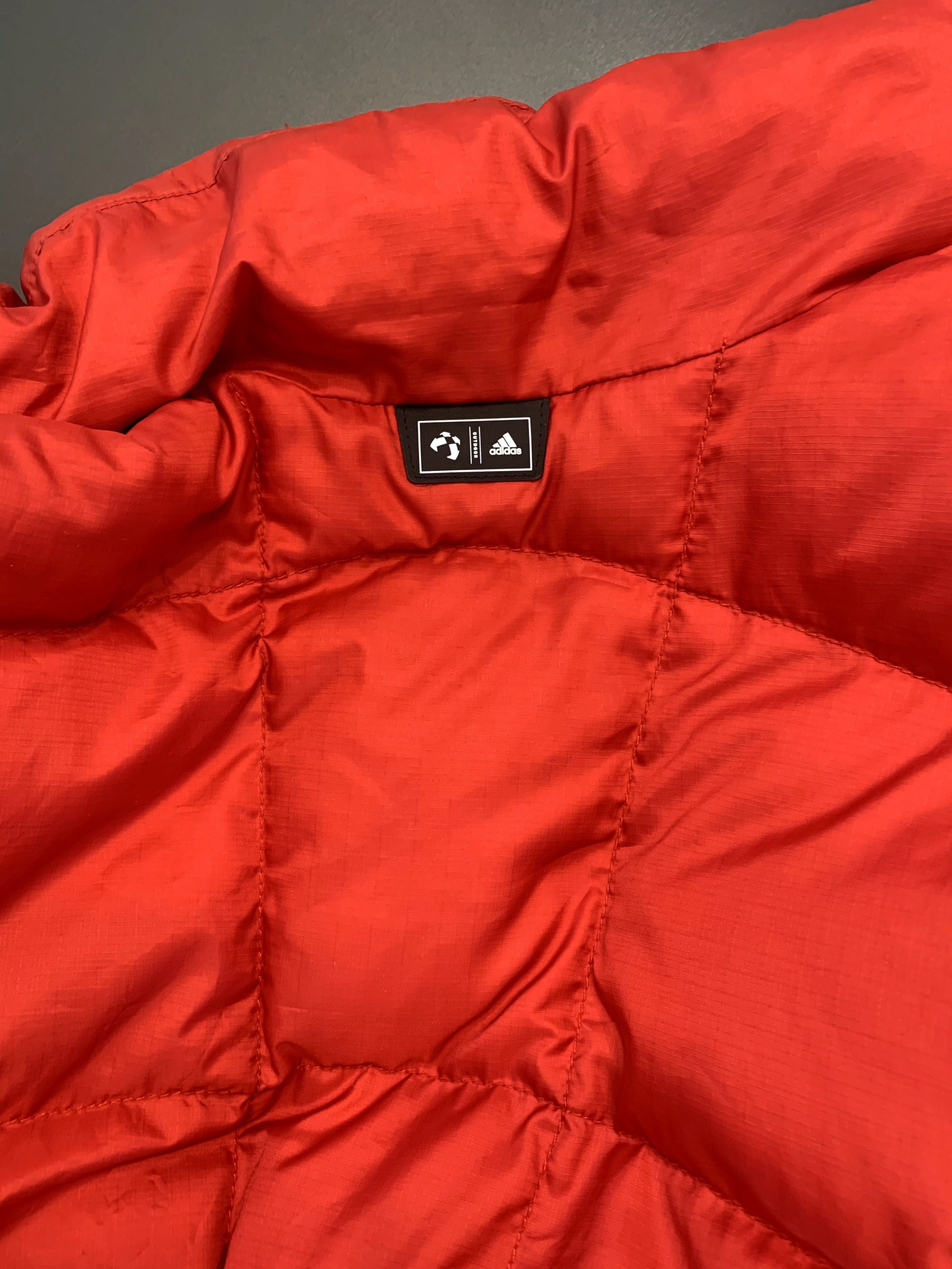 Продам пуховую спортивную куртку Adidas зима