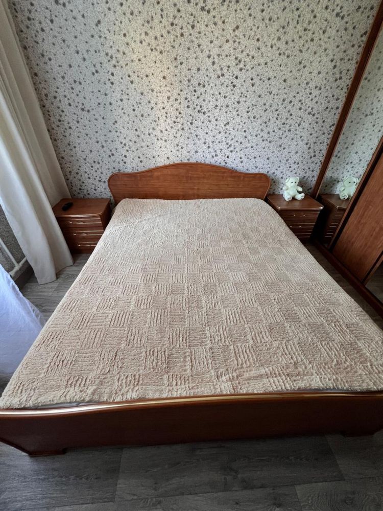 Продам спальный гарнитур
