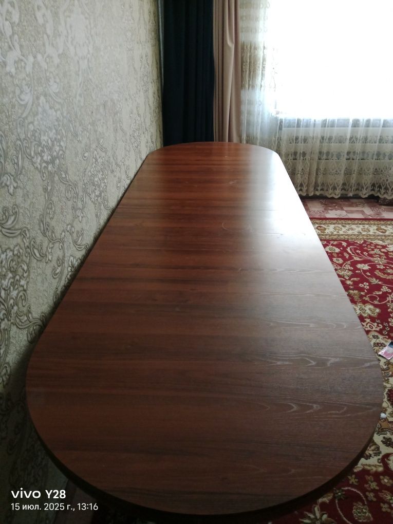 Продам стол для гостиной
