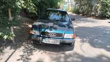 Авто машина ауди 80