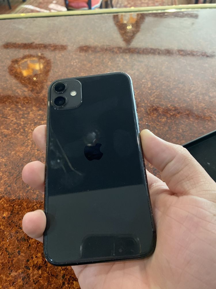 Iphone 11 64гб с чехлом и защитное стекло