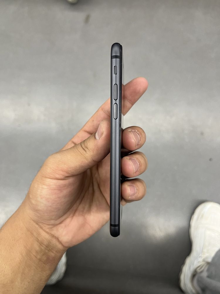 Продается Iphone 8