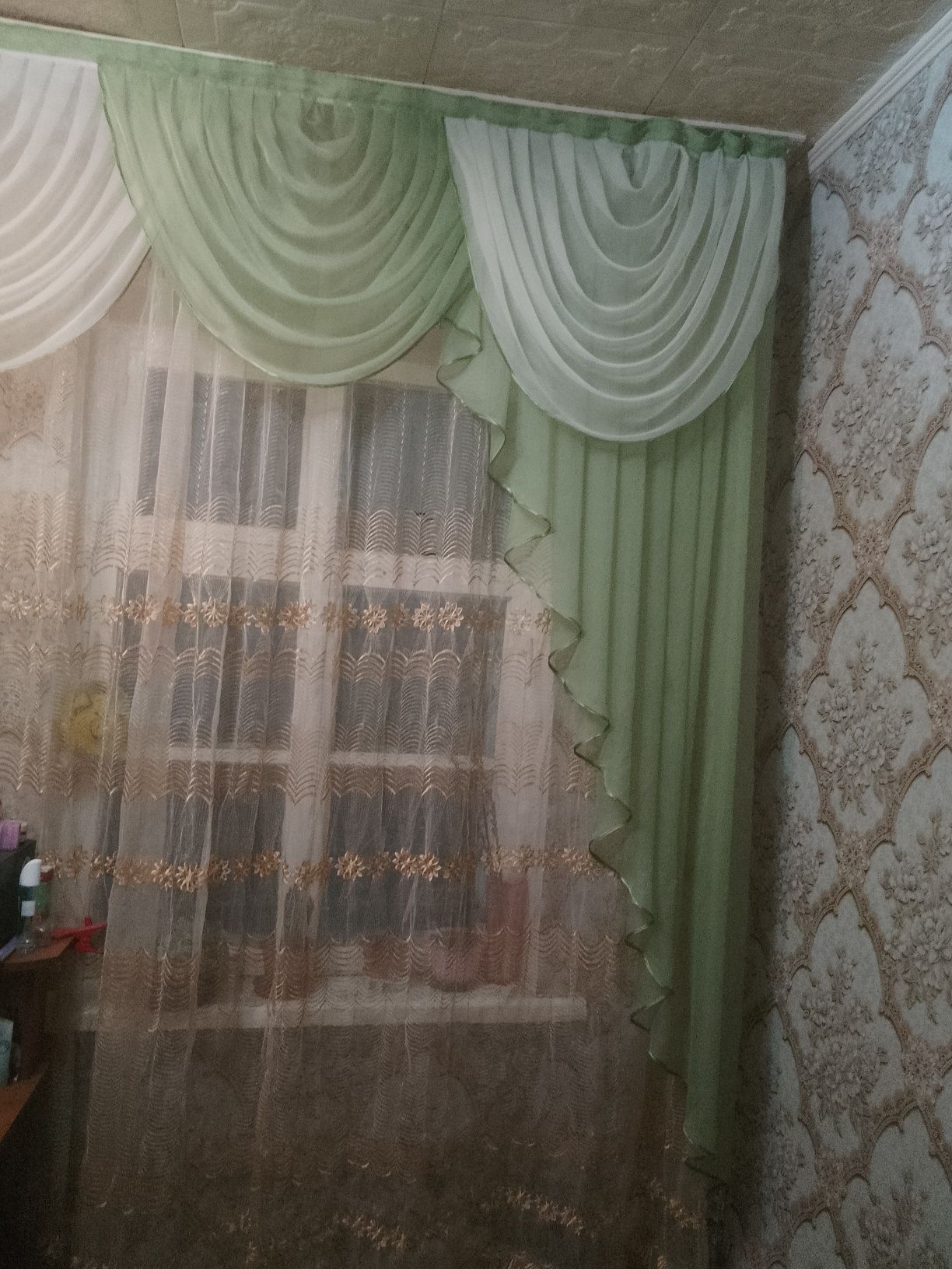 Продам 3 комнатную особнячок в центре .