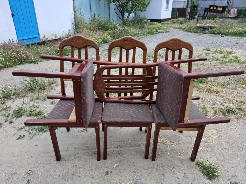 Продам стулья в количестве 5 штук