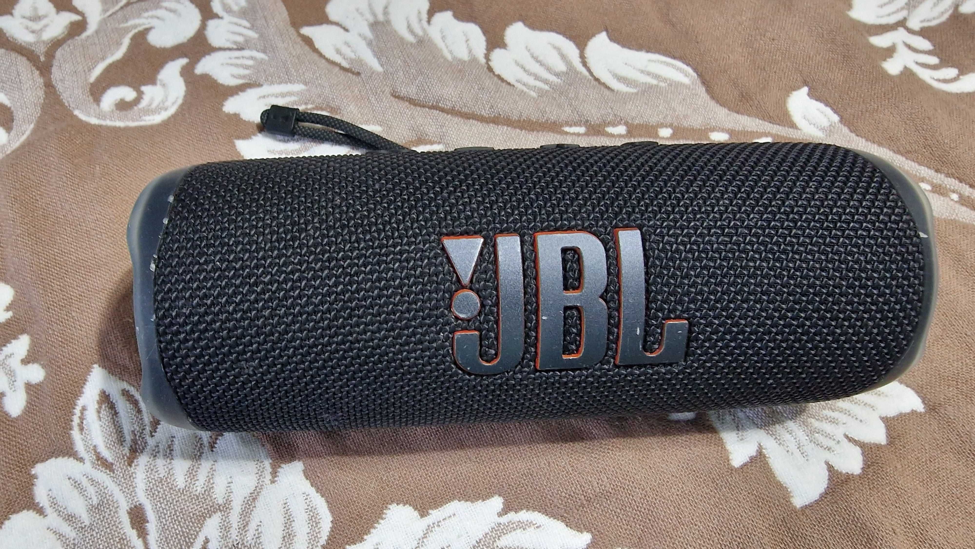 Продам портативная колонка JBL Flip 6 черные