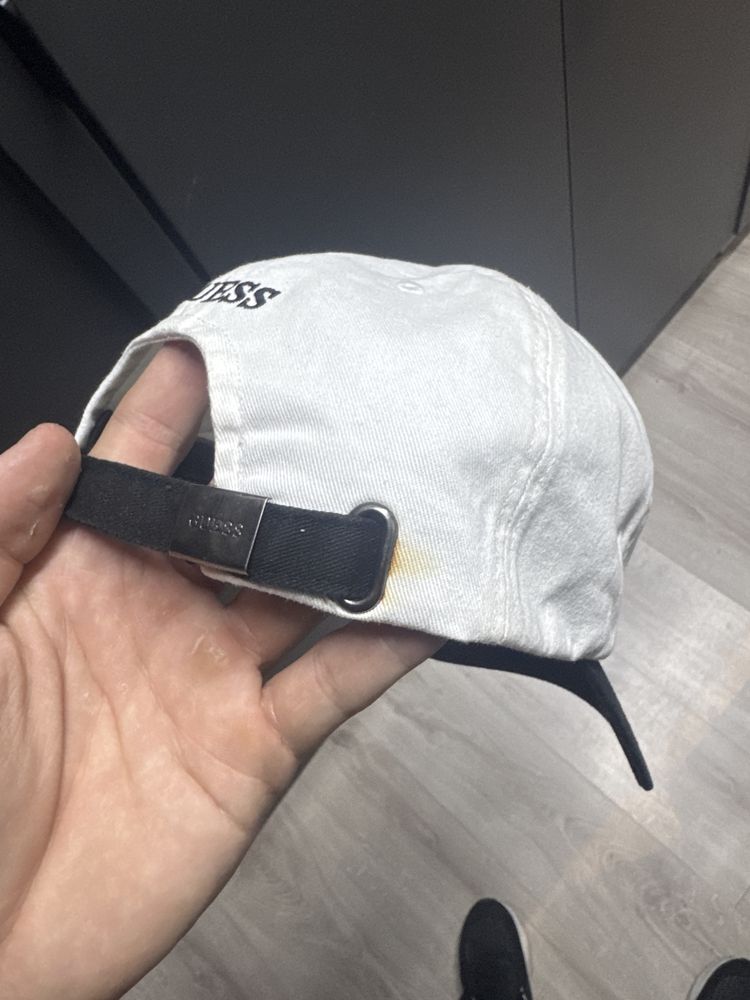 Продам кепку Guess