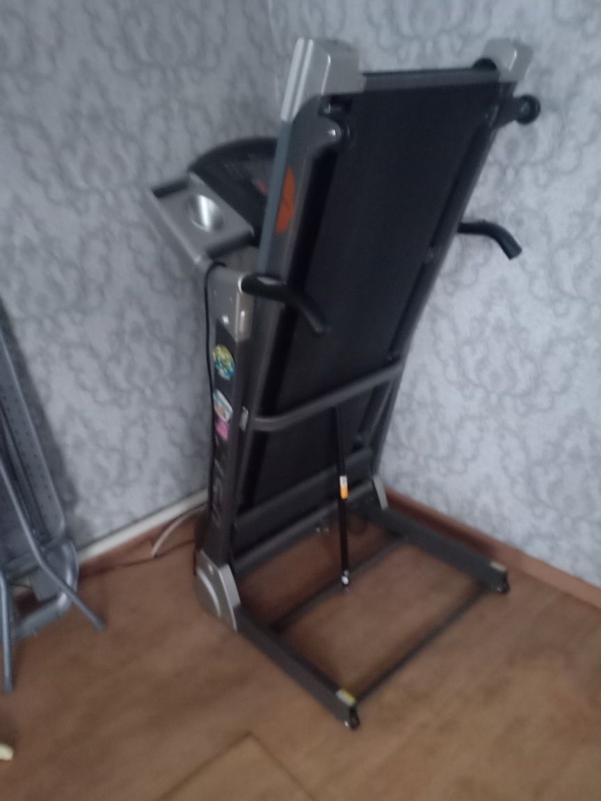 Продам беговую дорожку