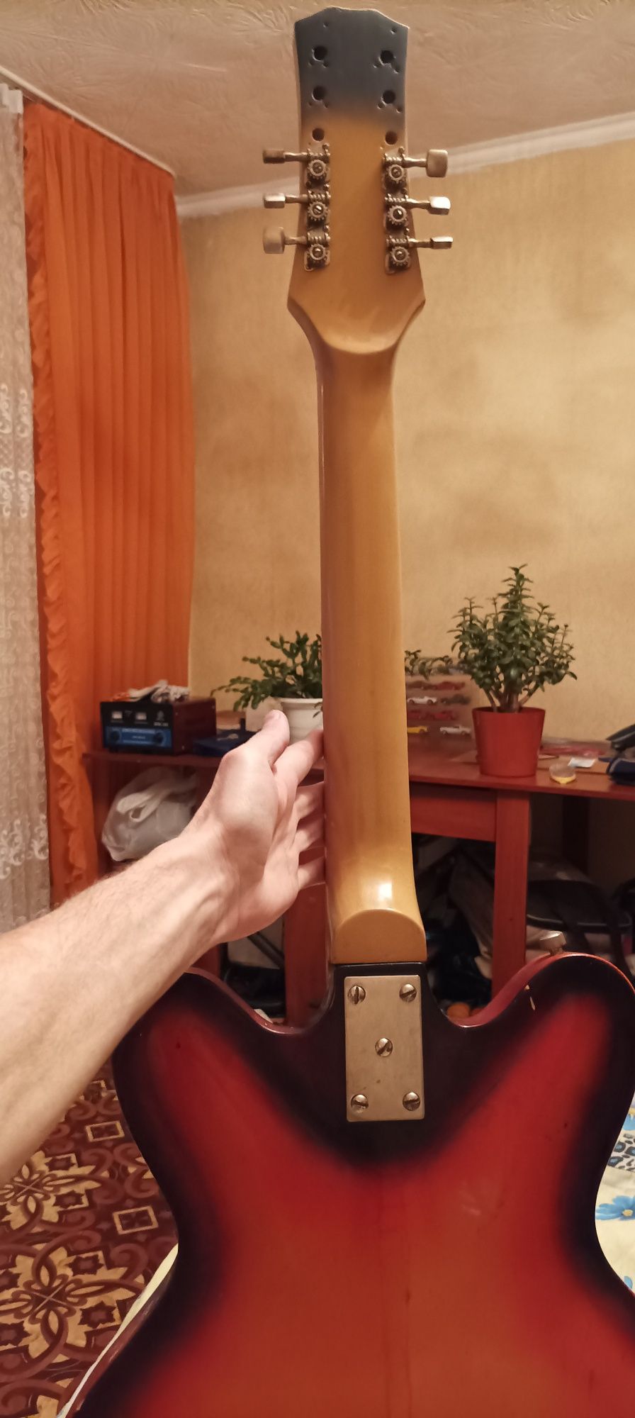 Продам электрогитару!!!