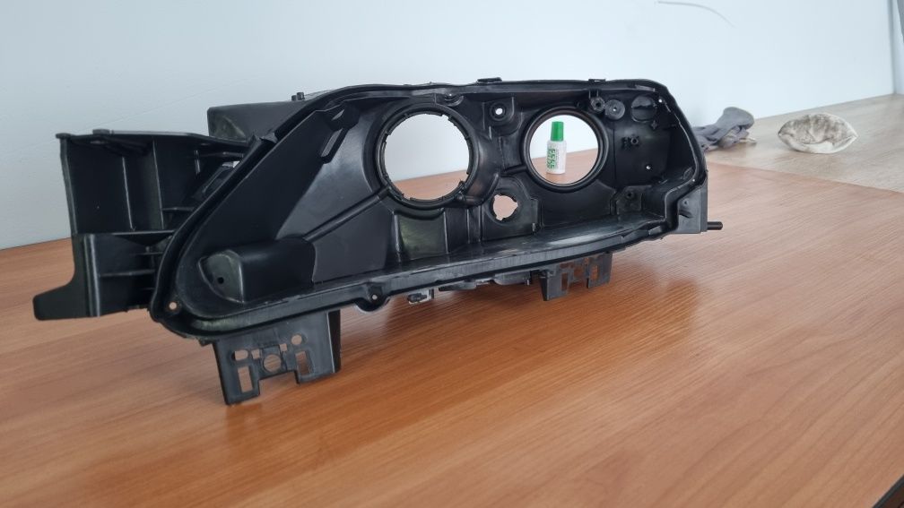 Продам/обменяю новые корпусы фар и стекла mazda cx7 пара