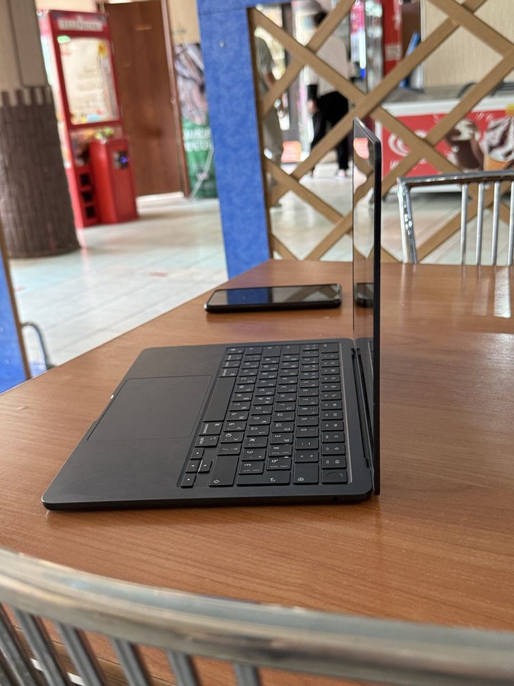 MacBuook Air 13.6