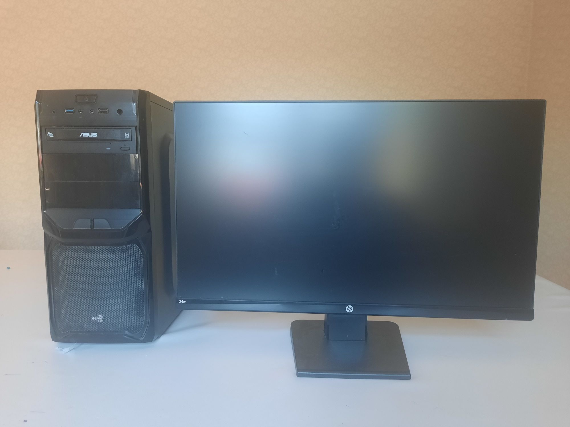 Игровой компьютер и монитор