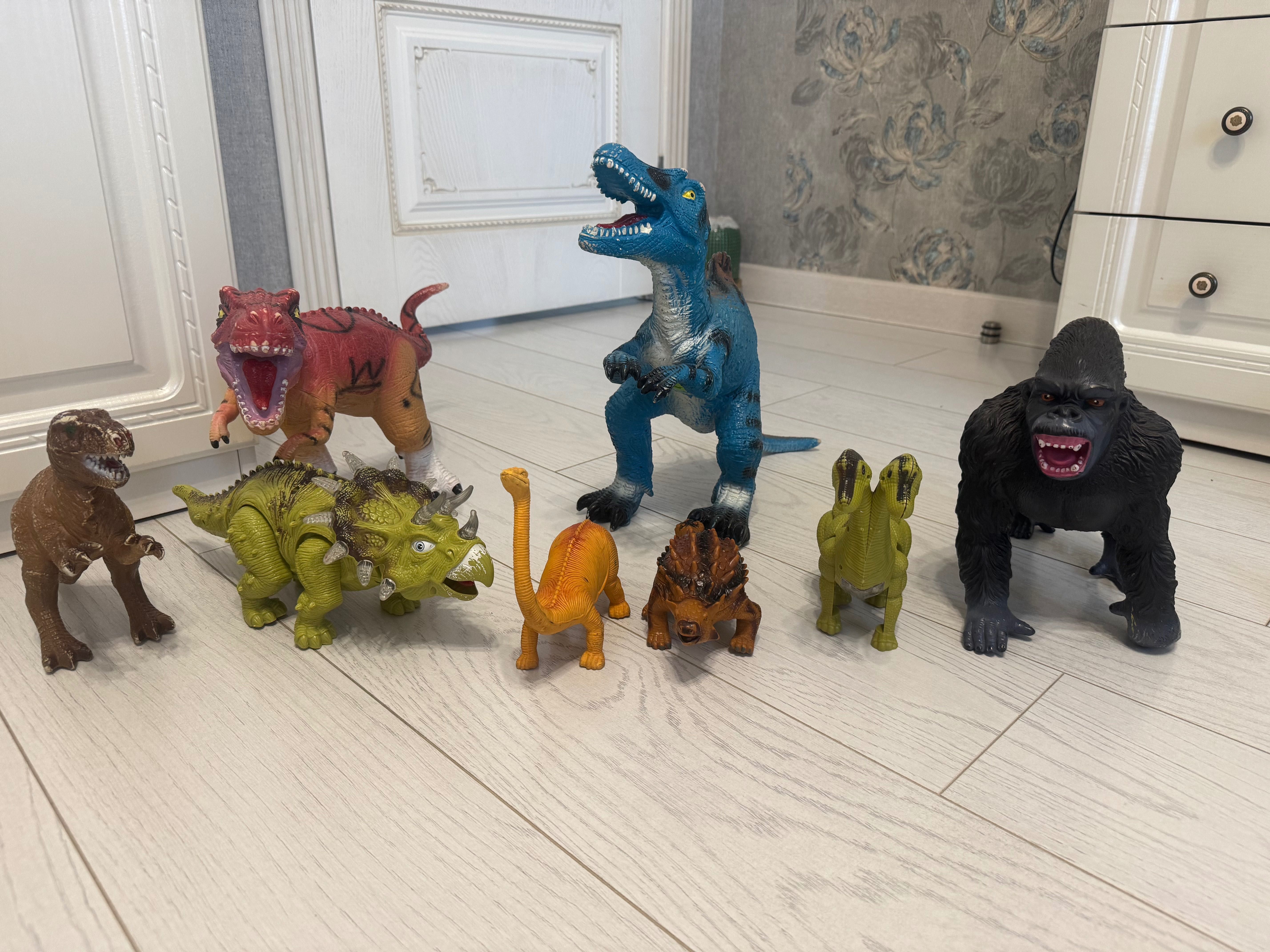 Динозавры игрушки