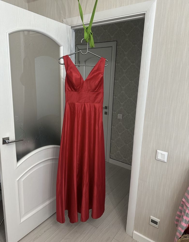 Срочно продам шикарные платья