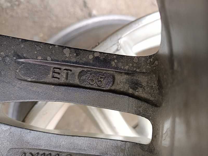 Продам легкосплавные диски на Тойоту Камри