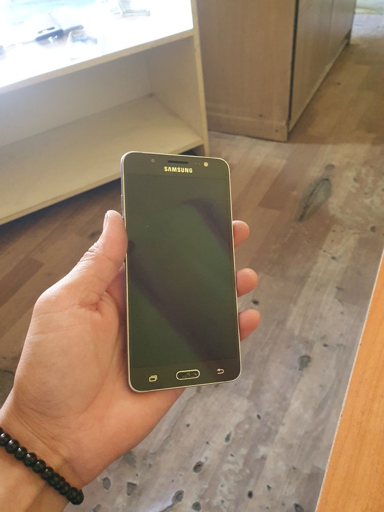Samsung J5 в отличном состоянии