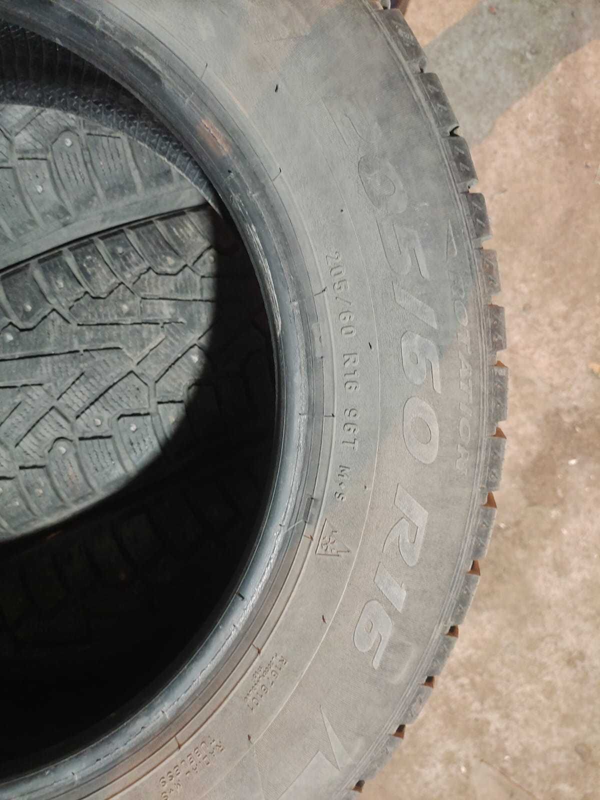 Шины зимние шипованные, б/у, Pirelli Ice Zero 205/60 R16, 4 шт.