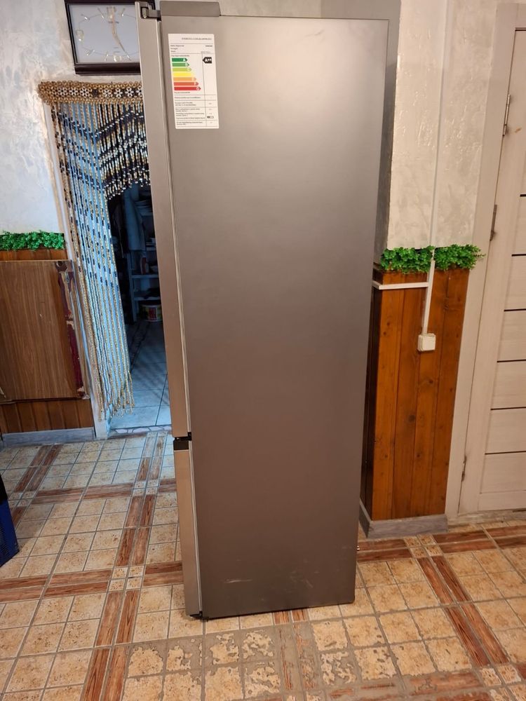 Продам двух камерный холодильник Samsung в отличном состоянии!