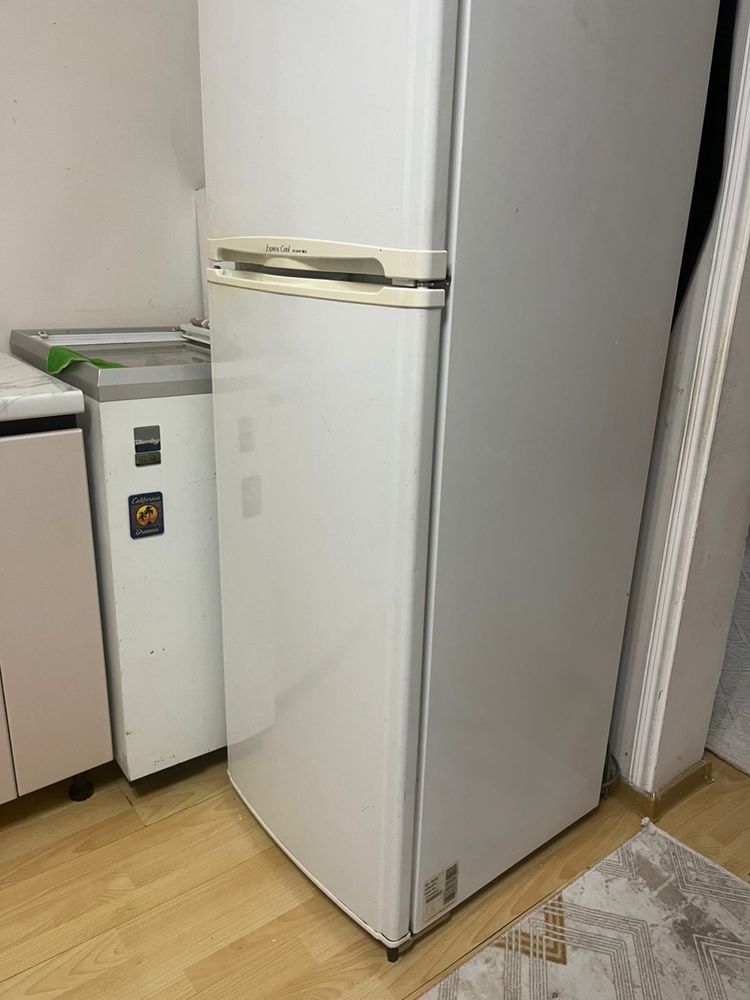 Холодильник белый LG