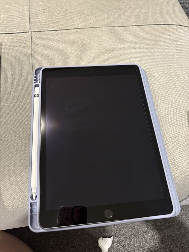 Продам Ipad 2021 и Apple стилус