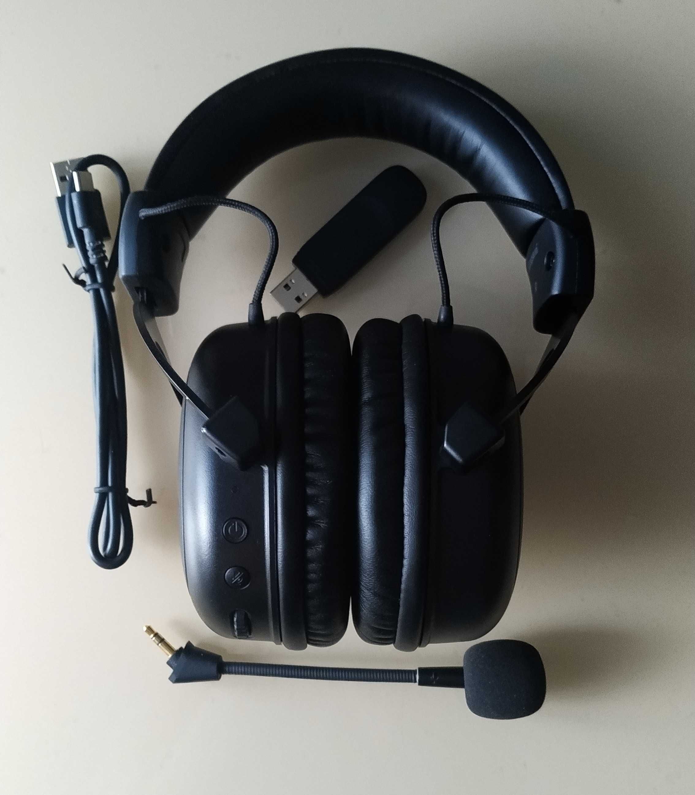 Беспроводные игровые наушники "HyperX Cloud Core Wireless".