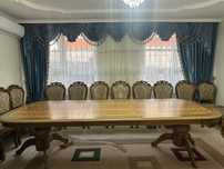 Стол с 18 стульями
