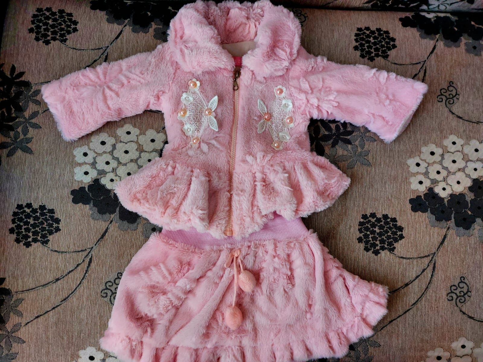 Продам куртку, комплект с юбкой и лосины